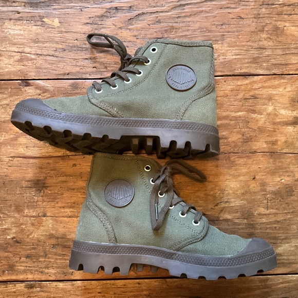 Olive Green Women’s Palladium Combat Shoes Size 6 - Picture 1 of 4